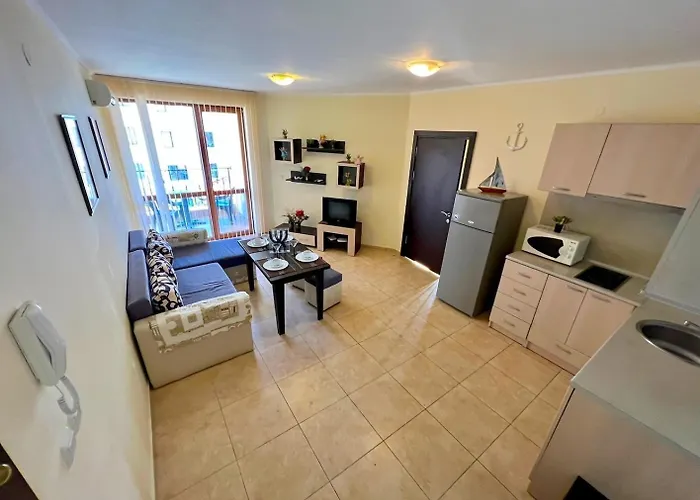 Apollon アパート ネセバル